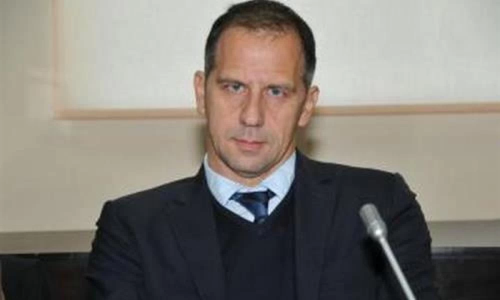 Βανταράκης: "«Κρεμαστήκαμε» στο εμβόλιο και ξεχάσαμε τα μέτρα"